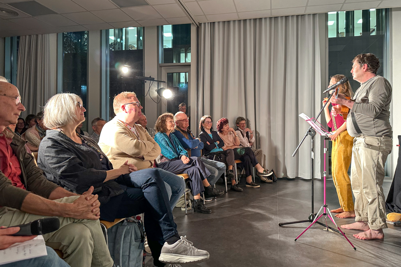 Darsteller mit Publikum