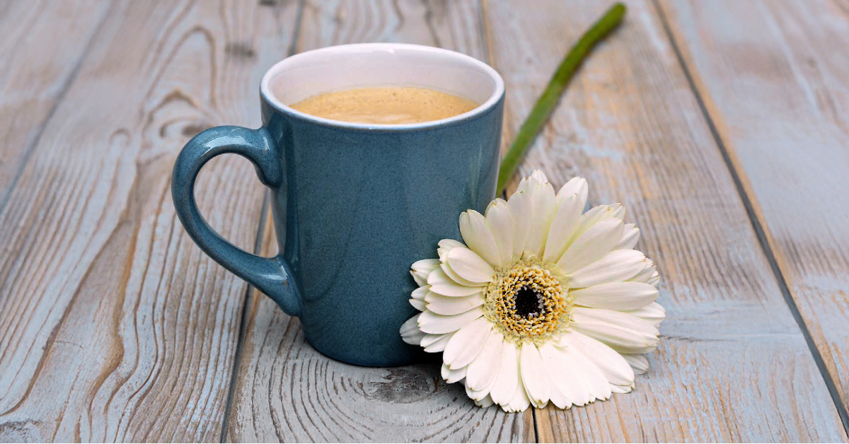 Kaffeetasse mit Blume