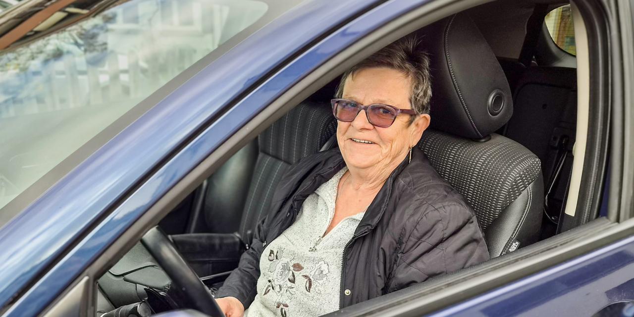 Jeannette Hügli sitzt am Steuer.