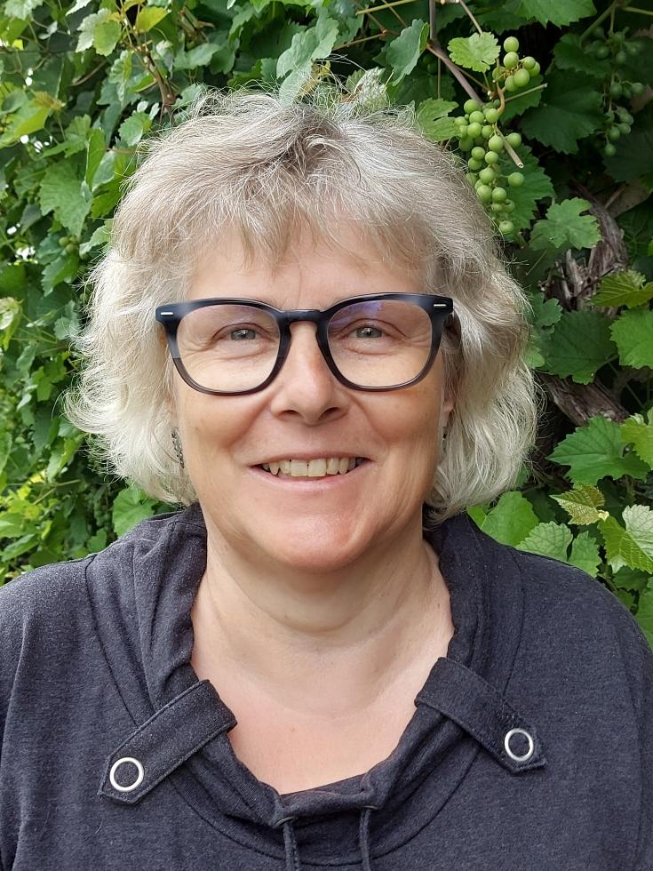 First Responder Christine Mader schaut lachend in die Kamera